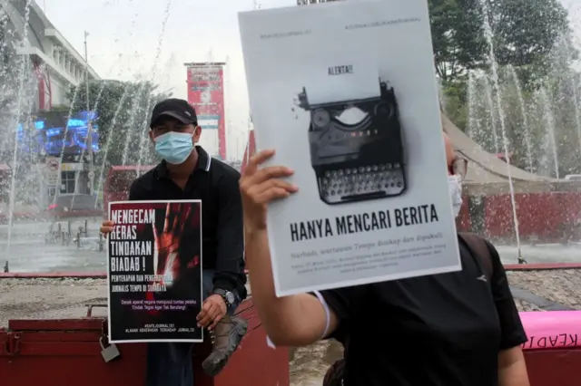 Aksi damai Organisasi Pers di Palembang, Sumatera Selatan, menuntut keadilan dan kebebasan Pers.