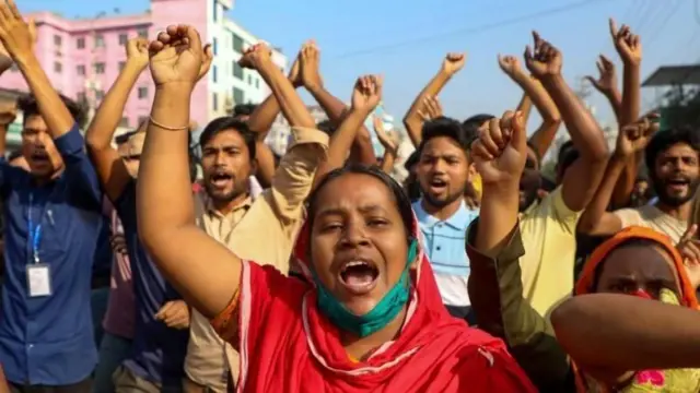 ঈদের আগে প্রায় প্রতিবছর-ই বিক্ষোভ করেন পোশাক শ্রমিকরা