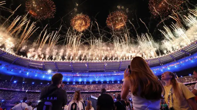 பாரிஸ் ஒலிம்பிக் நிறைவுவிழா புகைப்படங்கள்