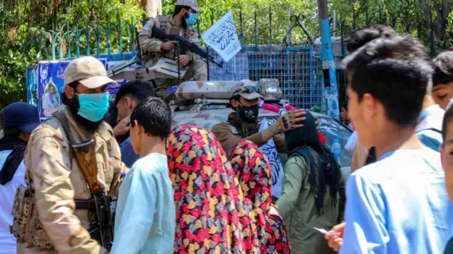 मानवाधिकार कार्यकर्ताओं ने शिया और अन्य धार्मिक समूहों पर तालिबान की पाबंदियों की आलोचना की है (प्रतीकात्मक तस्वीर)
