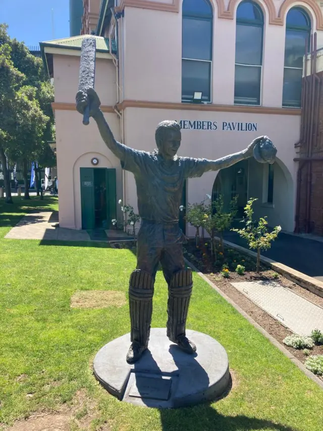 دھاتی، کرکٹ