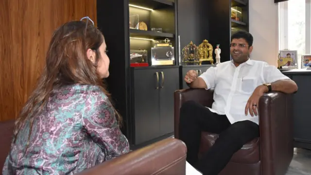  हरियाणा के उप-मुख्यमंत्री दुष्यंत चौटाला और बीबीसी की सर्वप्रिया सांगवान