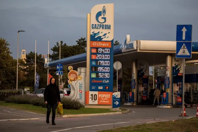 pumpa, nis pumpa, nis-ova pumpa, benzinska pumpa, američke sankcije NIS-u, amerika uvela sankcije NIS-u