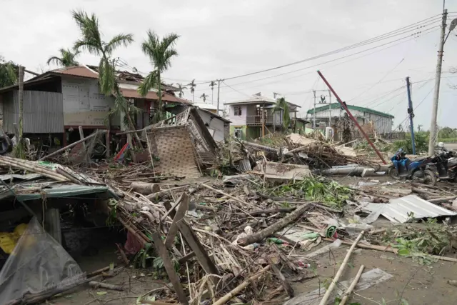  စစ်တွေမြို့မှာ အဆောက်အအုံ အများအပြား ပျက်စီးသွားခဲ့