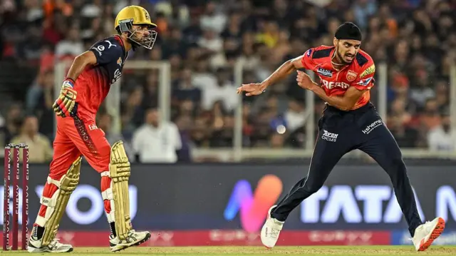 ਪੰਜਾਬ ਕਿੰਗਜ਼ ਦੇ ਗੇਂਦਬਾਜ਼ ਅਰਸ਼ਦੀਪ ਸਿੰਘ 