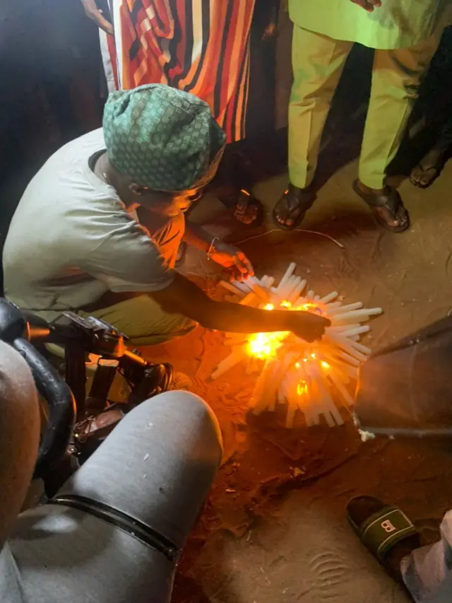 Awọn ẹbi, ara ati ojulumọ ṣe ayẹyẹ idagbere abẹla titan fun Adukẹ Gold