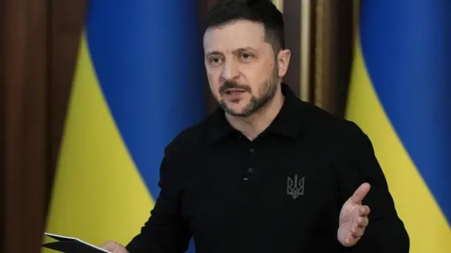 記者会見するゼレンスキー大統領