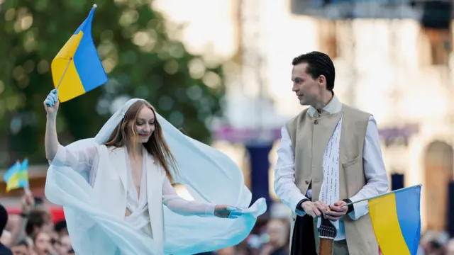 Украинская певица LELEKA во время парада