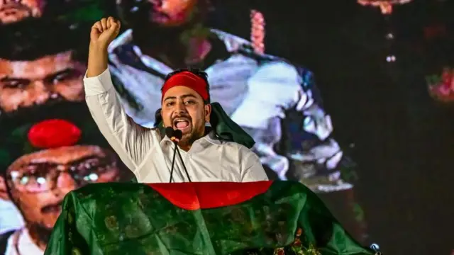 28 फ़रवरी को नई पार्टी के गठन समारोह में बोलते हुए नाहिद इस्लाम