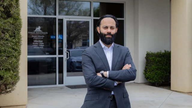 ਵਕੀਲ ਦੀਪਕ ਆਹਲੂਵਾਲੀਆ ਦੀ ਤਸਵੀਰ