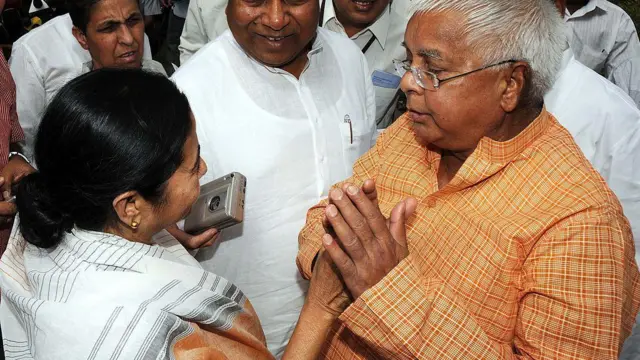 लालू यादव आणि ममता बॅनर्जी