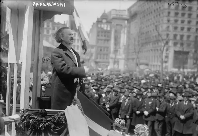 На фото - виступ Ігнація Яна Падеревського у 1920 році