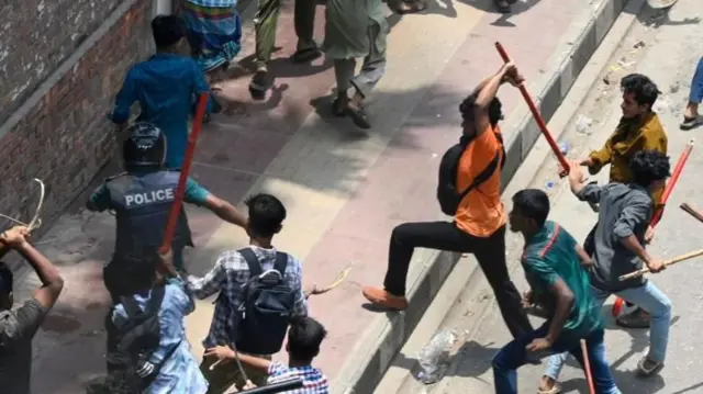 வங்கதேசப் போராட்டத்தின் கொடூர தாக்குதல்களை பிரதிபலிக்கும் வீடியோக்கள்