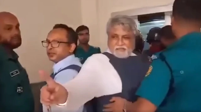 আলোচনা সভা থেকে সাংবাদিক মঞ্জুরুল আলম পান্না ও আইনজীবী এ টি এম আনিসুর রহমান বুলবুলকে গ্রেফতার করে পুলিশ