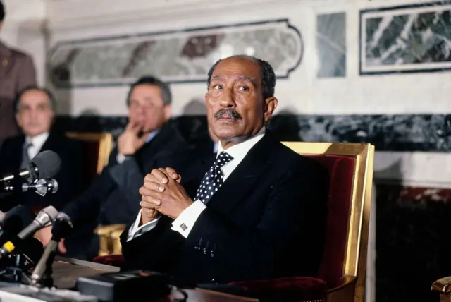 الرئيس المصري الراحل أنور السادات وقع معاهدة سلام مع إسرائيل