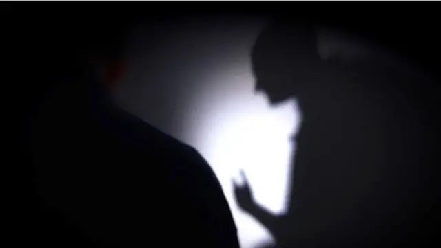 قال المبلغون عن المخالفات إن المعتقلين الفلسطينيين كانوا يقيدون بشكل روتيني بالأغلال في أسرّة المستشفيات ويُجبرون على ارتداء الحفاضات