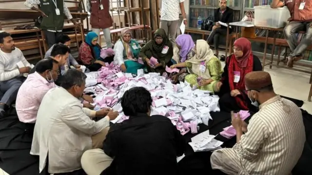 मतमोजणीचं दृश्य 