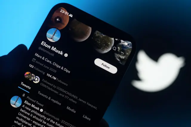 М﻿асктын өзүндө "көк белги" бар