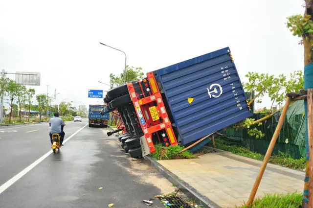 બીબીસી ગુજરાતી વિયેતનામ વાવાઝોડું ટાઇફૂન કાજિકી