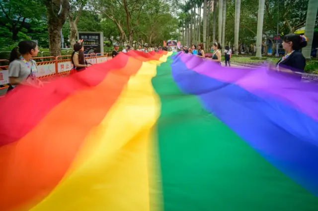 過往台灣同志遊行的景象。