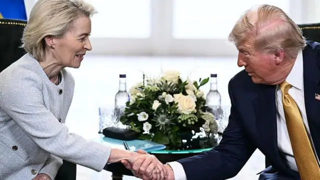 التقت رئيسة المفوضية الأوروبية أورسولا فون دير لاين بالرئيس الأمريكي دونالد ترامب في تيرنبيري قبل "أكبر صفقة تجارية" تم التوصل إليها على الإطلاق