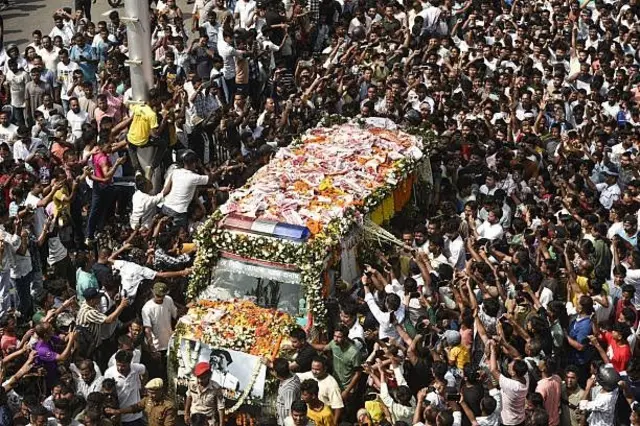 زوبین گرگ کی موت پر جتنا بڑا ہجوم جمع ہوا تھا اس کی مثال انڈیا میں حالیہ دنوں میں نہیں ملتی ہے