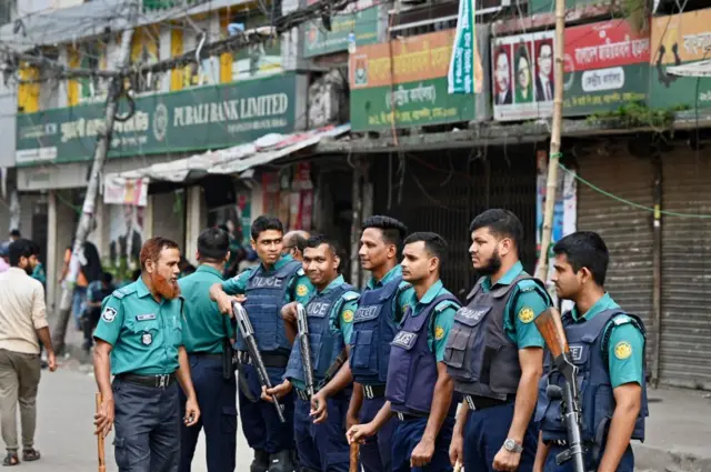 সড়কে পুলিশ 