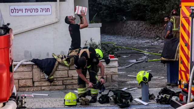 فرق الإنقاذ الإسرائيلية.