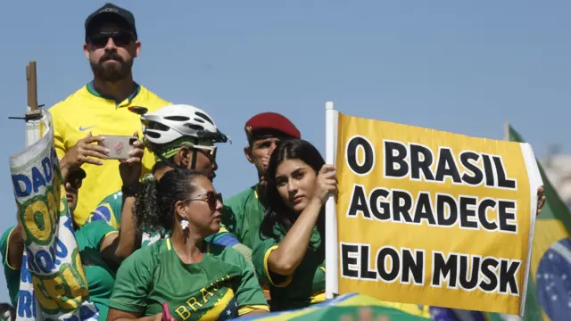 Những người ủng hộ ông Jair Bolsonaro đã ca ngợi ông Musk