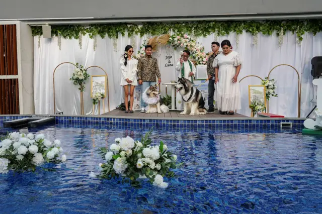 Salah-satu acara di pesta pernikahan Jojo dan Luna.