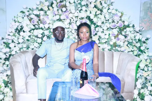 E﻿mume erimeri nke agbamakwụkwọ Desmond na Blessing Adamson. 