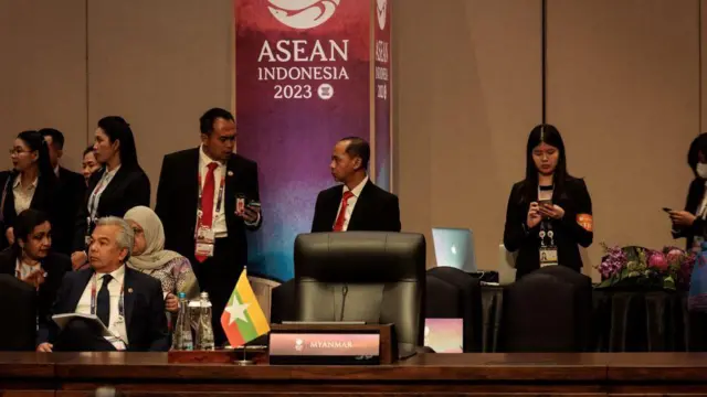 Kursi delegasi Myanmar kosong pada KTT ASEAN ke-43 di Jakarta (6/9/2023)