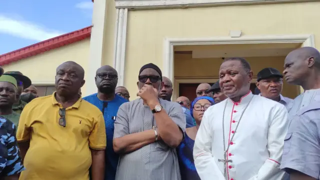 Gomina Rotimi Akerdolu ati awọn eeyan mi ninu ọgba ile ijọsin St. Fancis, Owo