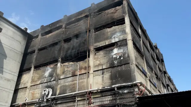 ২৯ শে অগাস্টেও ক্রমাগত ধোঁয়া বের হচ্ছিল ভবন থেকে 