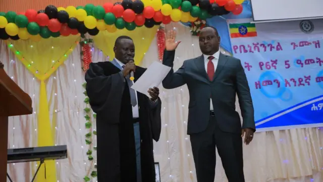 ርዕሰ መስተዳድር አሻድሊ ሀሰን ቃለ መሃላ ሲፈጽሙ