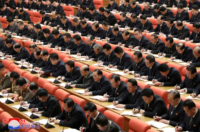 북한 노동당 제8기 제9차 전원회의 모습