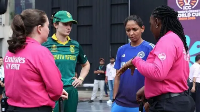 મહિલા અને પુરુષ ક્રિકેટ વચ્ચેના નિયમોમાં ; બોલની સાઇઝ અને વજન ; બાઉન્ડ્રીના અંતરમાં ; તફાવત, ભારતની મહિલા ક્રિકેટ ટીમ વર્લ્ડ કપ, બીબીસી ન્યૂઝ ગુજરાતી