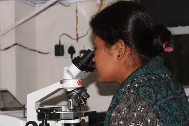 இந்திய பெண்களை அறிவியல் துறையில் சாதிக்க விடாமல் திருமணமும், குழந்தையும் தடுக்கிறதா?