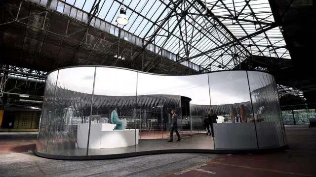 Interior del museo Kanal-Pompidou, Bruselas