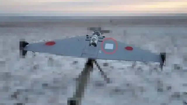 Російський дрон БМ-35 перед запуском. На його крилі видно термінал супутникового зв'язку Starlink Mini.