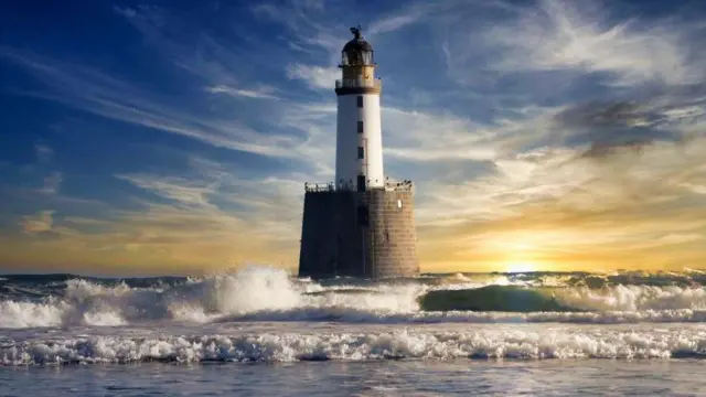 সকালে হাঁটতে বের হয়ে অ্যাবারডিনশায়ারের সেন্ট ফার্গাস এলাকার রেট্রে হেড লাইটহাউজের এই ছবি তুলেছেন গর্ডন ম্যাকেঞ্জি