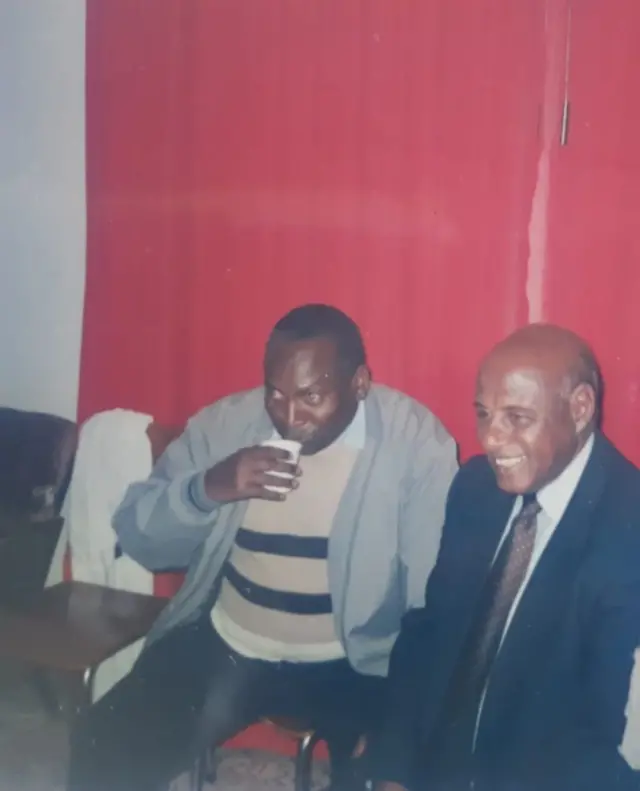 ዶ/ር ዓብደልቃድር ሳልሕ መሓመድ ምስ ነፍሲሄር ዶ/ር ኣለክሳንደር ናቲ ኣብ ዩኒቨርሲቲ ኣስመራ (2002)