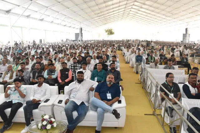 આંજણાધામ, આંજણા ચૌધરી પટેલ સમાજ, જમિયત પુરા, વિપુલ ચૌધરી, શંકર ચૌધરી, રાજકીય શક્તિ, અર્બુદાધામ, સરકારી નોકરીઓમાં આંજણા ચૌધરી, આંજણા ચૌધરી પટેલ સમાજનું રાજકીય પ્રભુત્વ, બીબીસી ગુજરાતી, બીબીસી ન્યૂઝ ગુજરાતી 