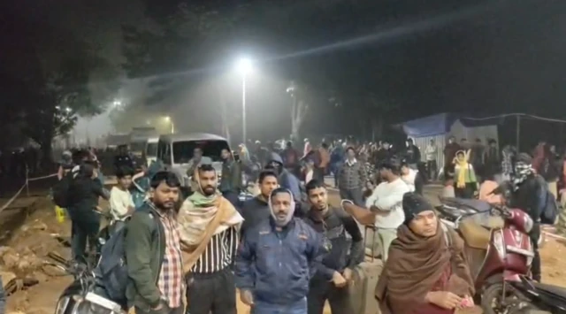 టాటా నగర్ ఎర్నాకుళం ఎక్స్‌ప్రెస్, మంటల్లో చిక్కుకున్న బోగీలు