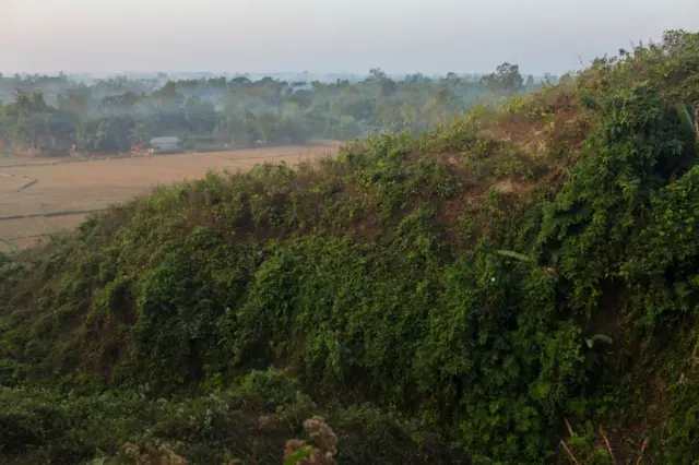 সীমান্তের এরকমই দুর্গম এলাকা পেরিয়ে ভারতে ঢুকতে হয়েছে আওয়ামী লীগের অনেক নেতাকে - প্রতীকী ছবি