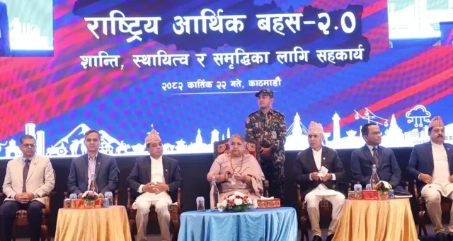 कार्यक्रममा प्रधानमन्त्री र उच्च अधिकारीहरू