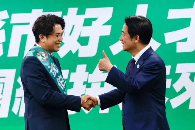 5月13日民進黨舉行提名記者會，賴清德陪同沈伯洋出席