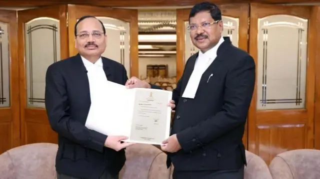 सरन्यायाधीश गवई (उजवीकडे) यांच्यानंतर न्यायमुर्ती सूर्यकांत देशाचे सरन्यायाधीश होतील