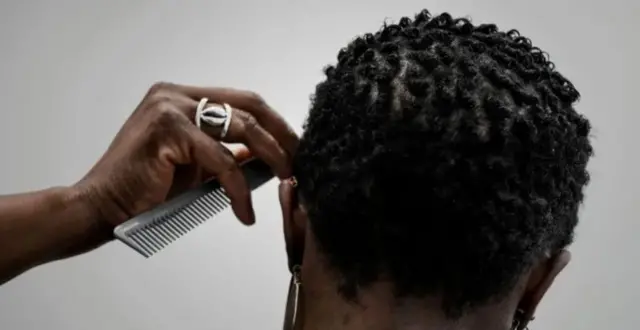 Obinrin to n ṣerun