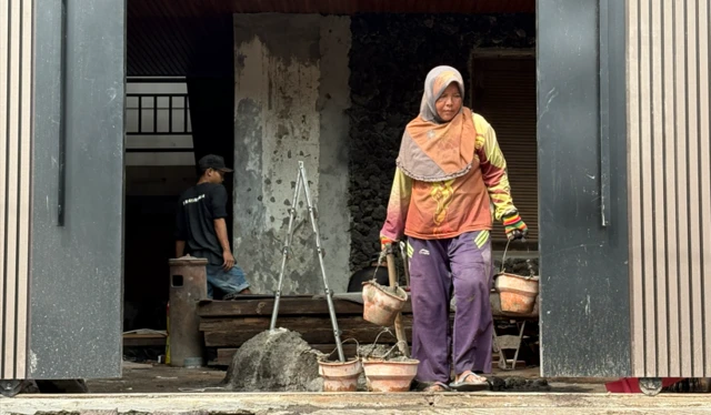 Kuli bangunan asal Situbondo, Jawa Timur, Susilawati alias Evi 